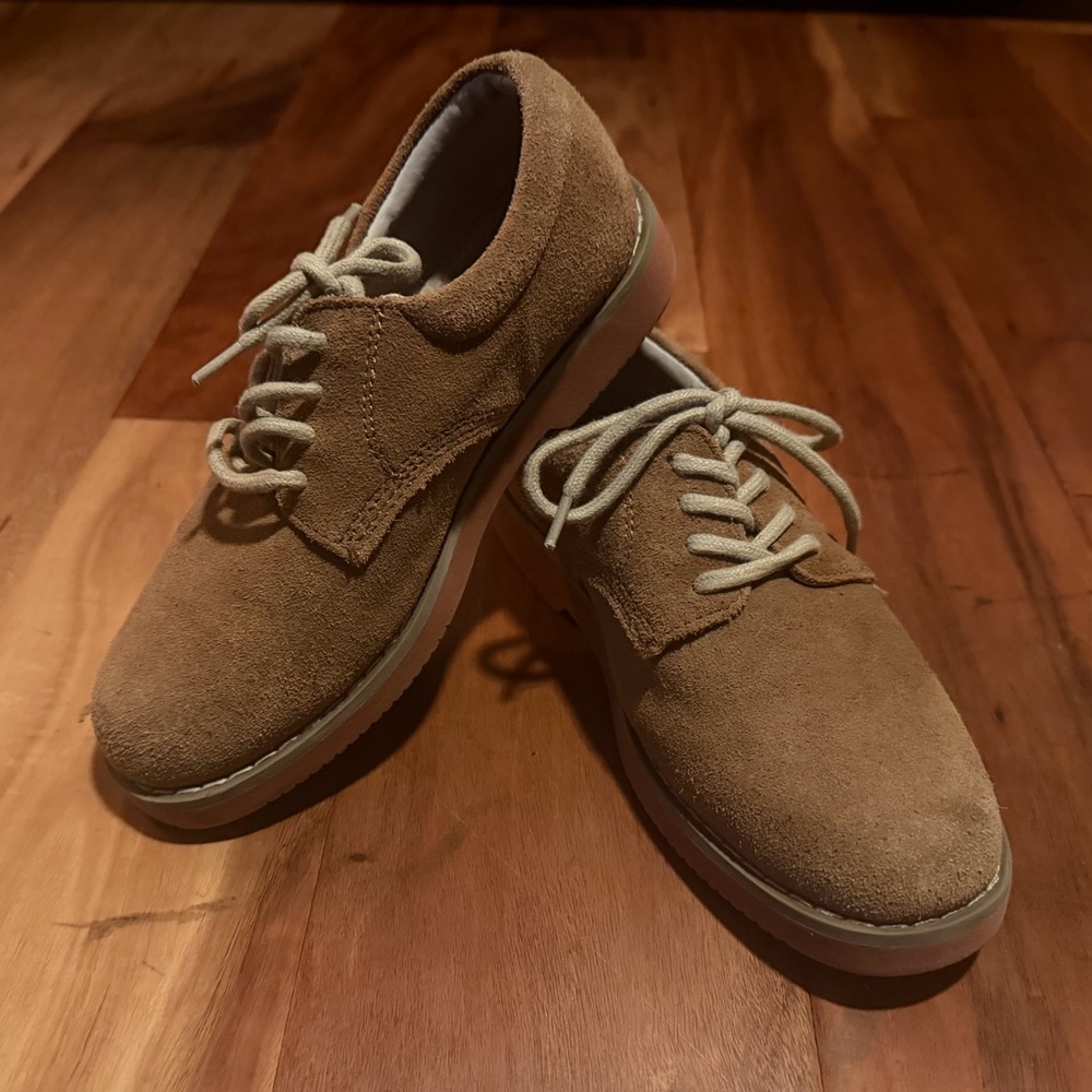 Tucker and Tate tan Suede Kids Oxfords
Size 13.5